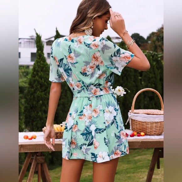 NWT Floral Print Belted Romper - Picture 3 of 5